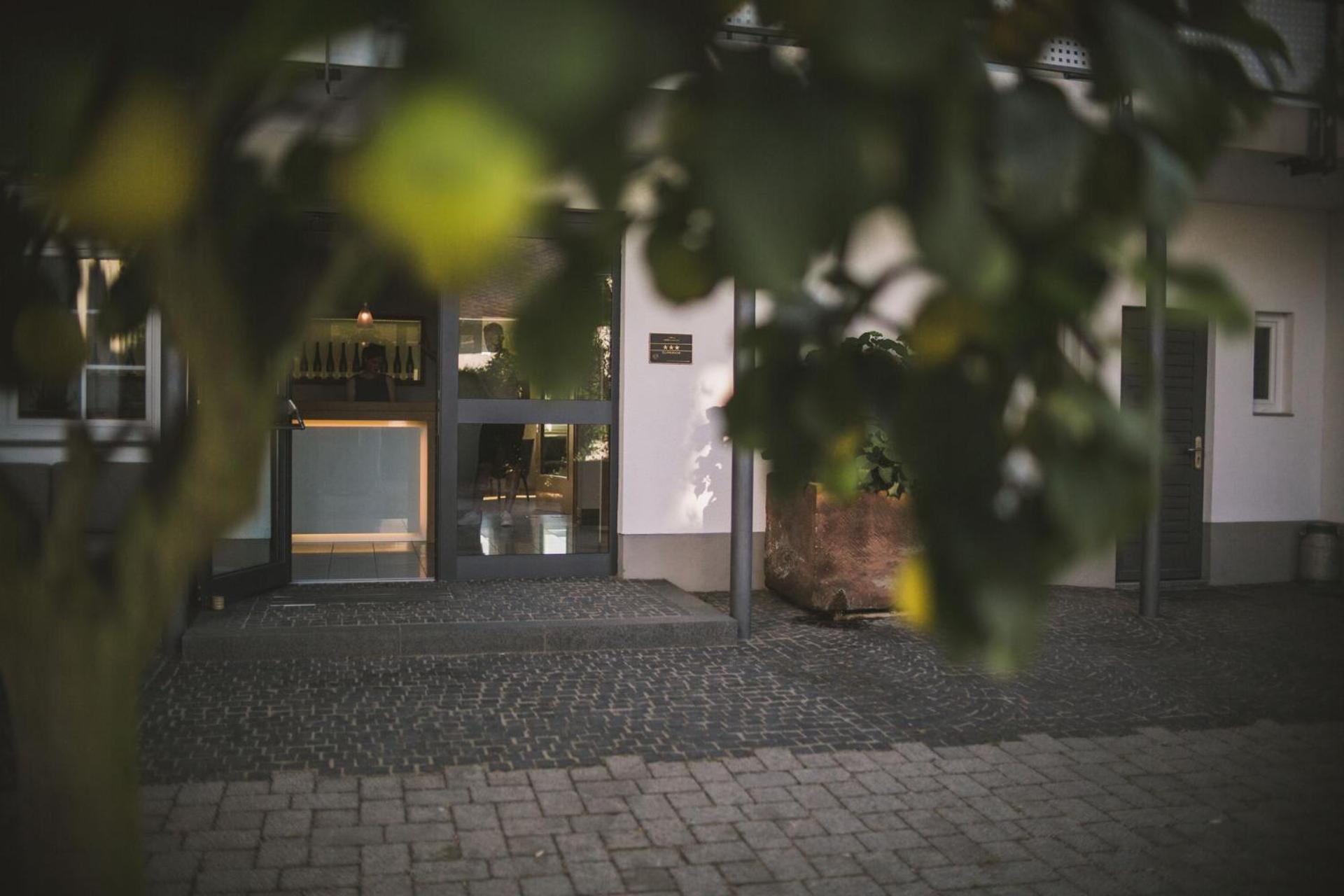 Weingut Gehlen-Cornelius Hotel เบราเนอแบร์ก ภายนอก รูปภาพ